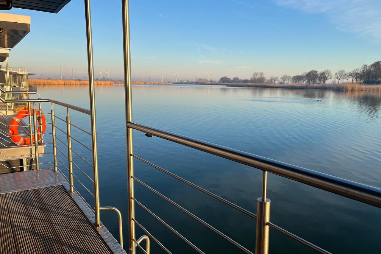 Hausboot Der Frieslaender Im Wangermeer シリヒ エクステリア 写真