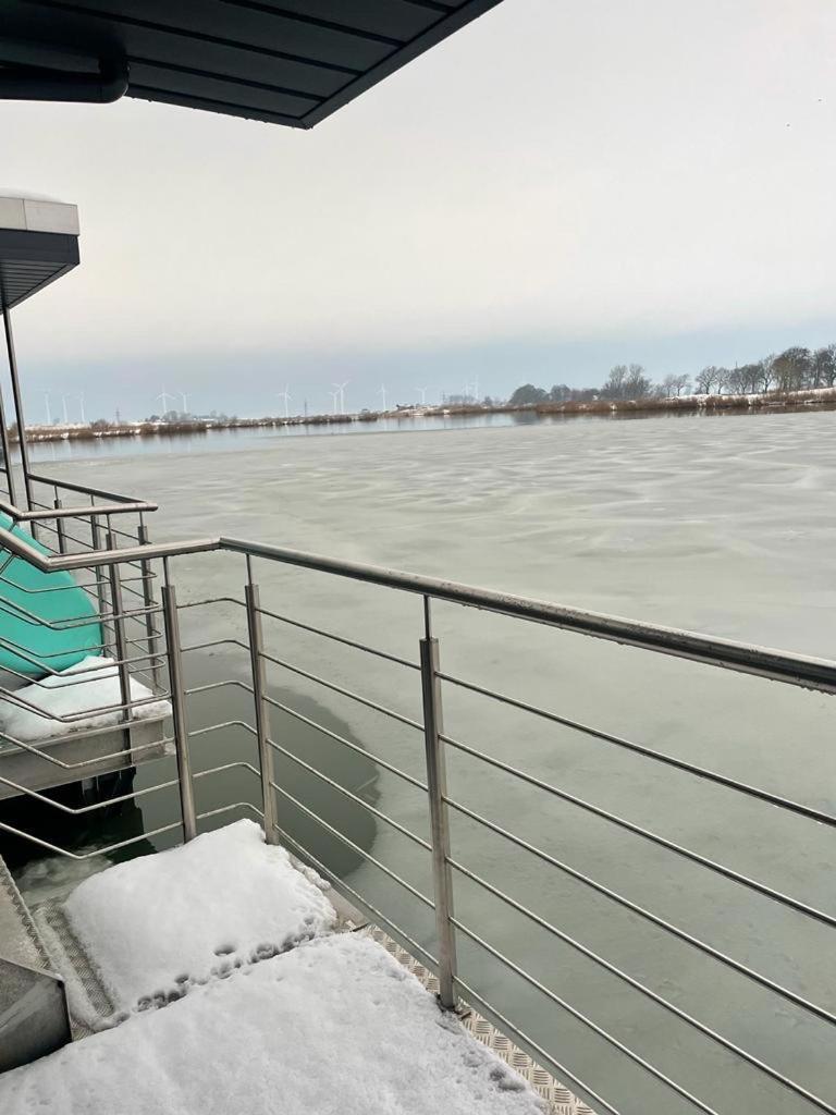Hausboot Der Frieslaender Im Wangermeer シリヒ エクステリア 写真